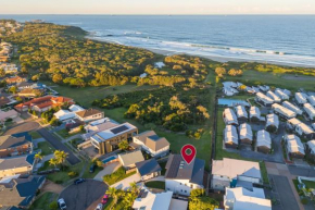 Caves Beach Getaway